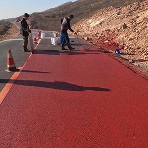 让胡路一是彩钢瓦喷漆翻新，地面喷涂